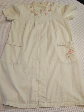 Simply Basic Light Green Embroidered Zip-Front Nightgown